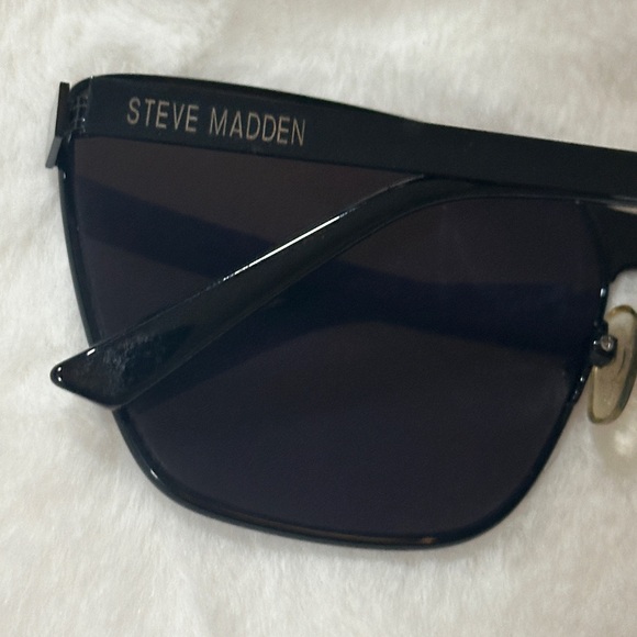 Steven Madden sunglasses model sm475125 - Picture 4 of 4